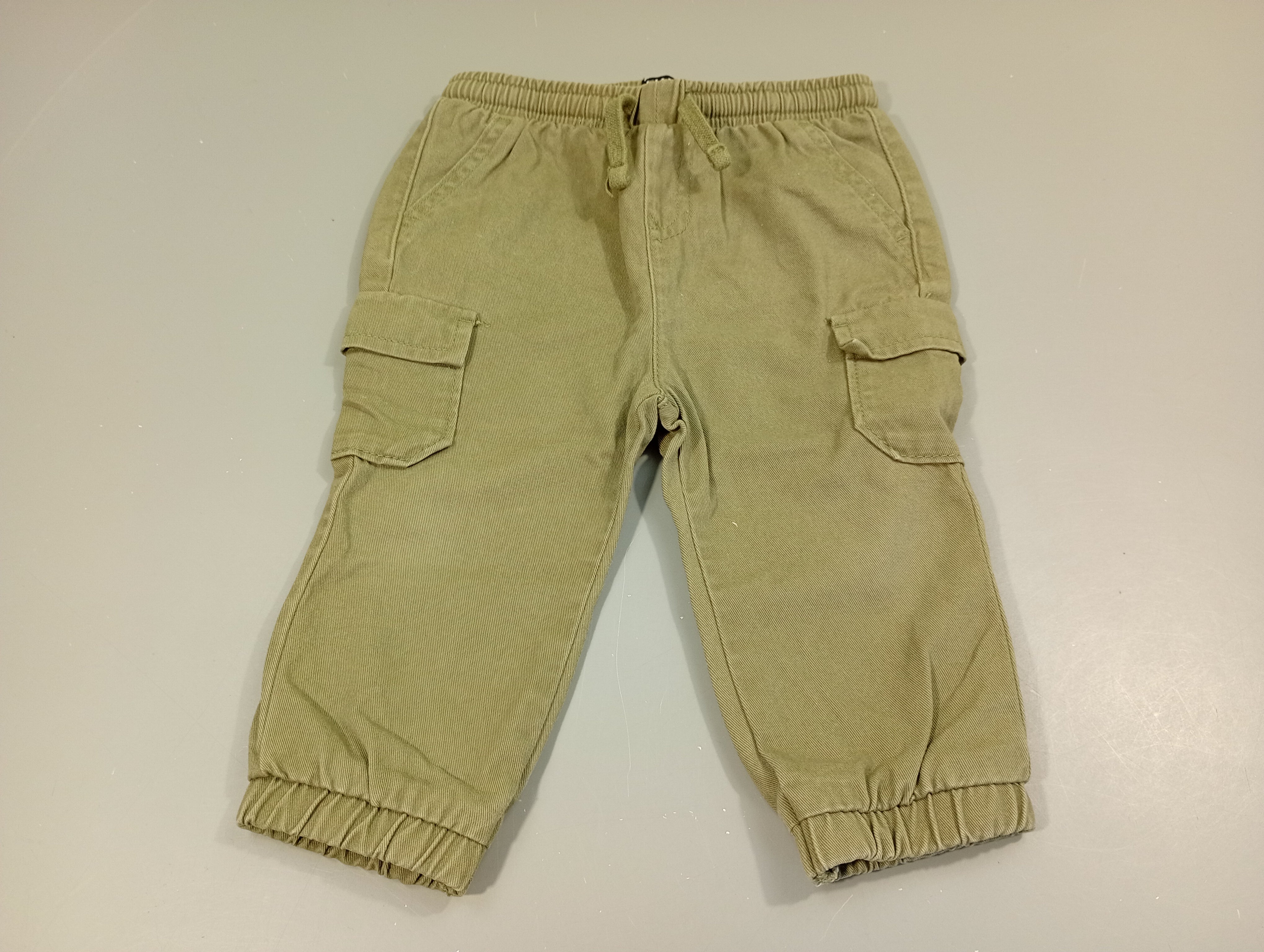 Pantalon cargo kaki, taille et chevilles élastiques
