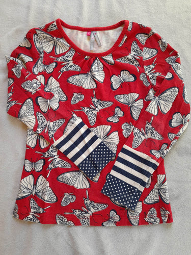 T-shirt m.l. rouge - papillons bleus - m.ch un peu délavée, moins cher chez Petit Kiwi