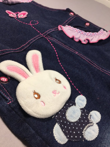 Salopette imitation jeans - lapin en relief - carreaux roses et mauves, moins cher chez Petit Kiwi