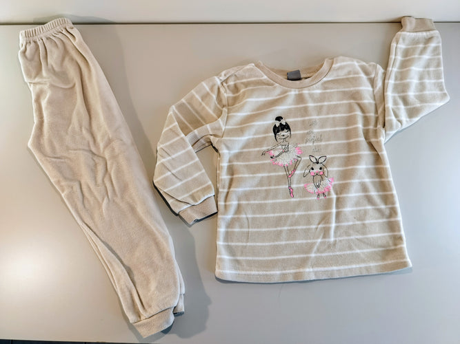 Pyjama 2pcs velours beige dessus rayé blanc avec ballerine et lapine, moins cher chez Petit Kiwi