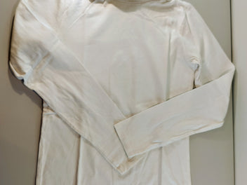 T-shirt m.l col roulé blanc  (petite tache bleue à la manche)