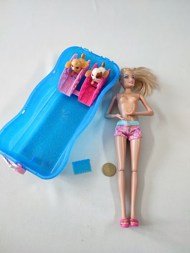 BARBIE en short + piscine pour chiens + 2 chiens, moins cher chez Petit Kiwi