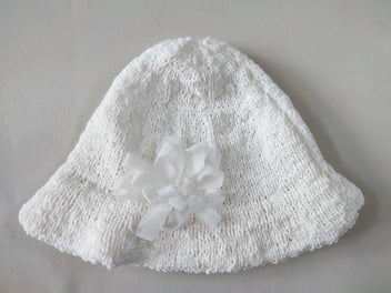 Bonnet blanc fleur (51cm)
