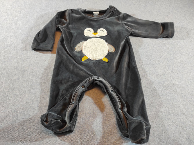 Pyjama velours anthracite, pingouin blanc, moins cher chez Petit Kiwi