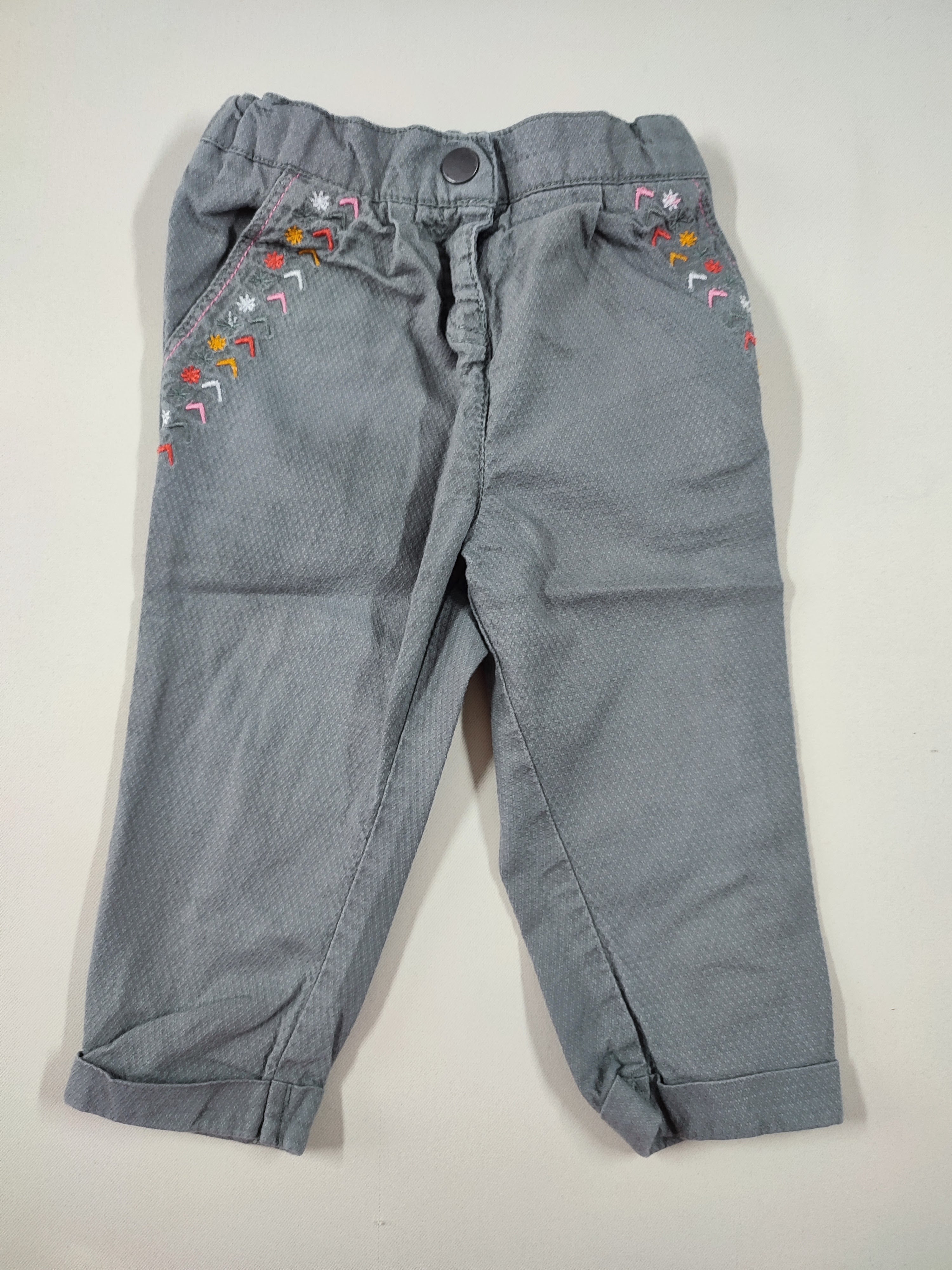 Pantalon gris texturé à revers broderies aux poches