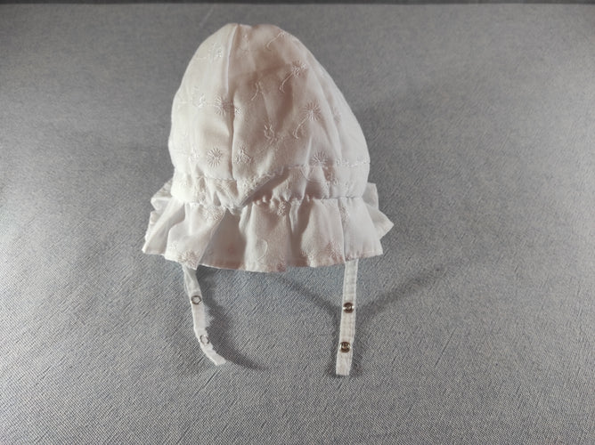 Chapeau en tissus blanc avec attaches - 41cm, moins cher chez Petit Kiwi