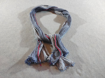 Foulard bleu, rouge et blanc