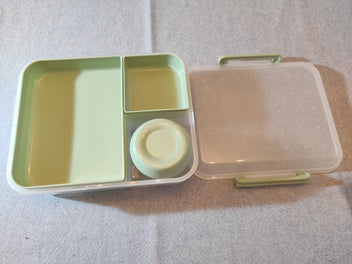Luncbox verte/transparante avec compartiments et pot à sauce intégré
