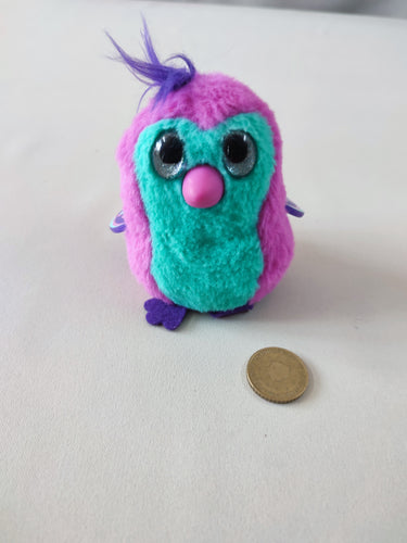 Peluche interactive Hatchimals oiseau mauve et vert, 10cm, moins cher chez Petit Kiwi