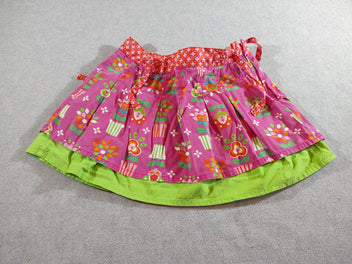 Jupe rose à motifs fleurs , dessous vert