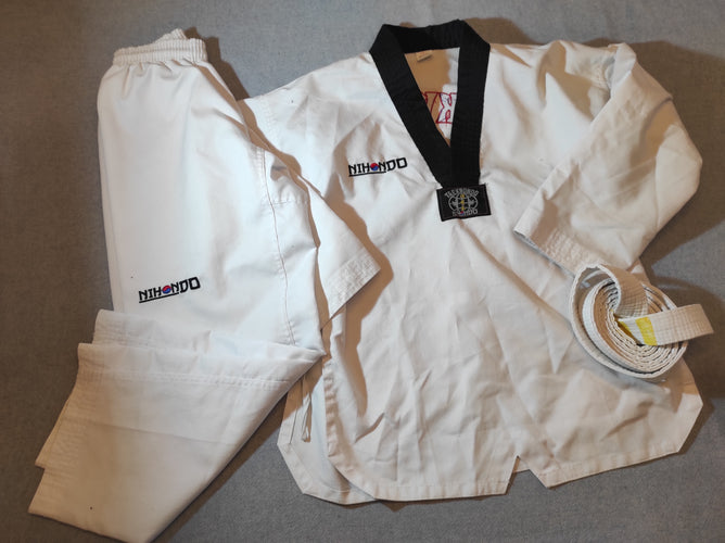 Dobok Taekwendo + ceinture, moins cher chez Petit Kiwi