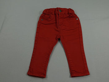 Pantalon rouge, légèrement bouloché