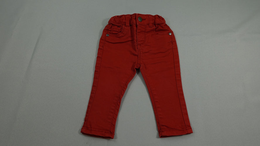 Pantalon rouge, légèrement bouloché, moins cher chez Petit Kiwi