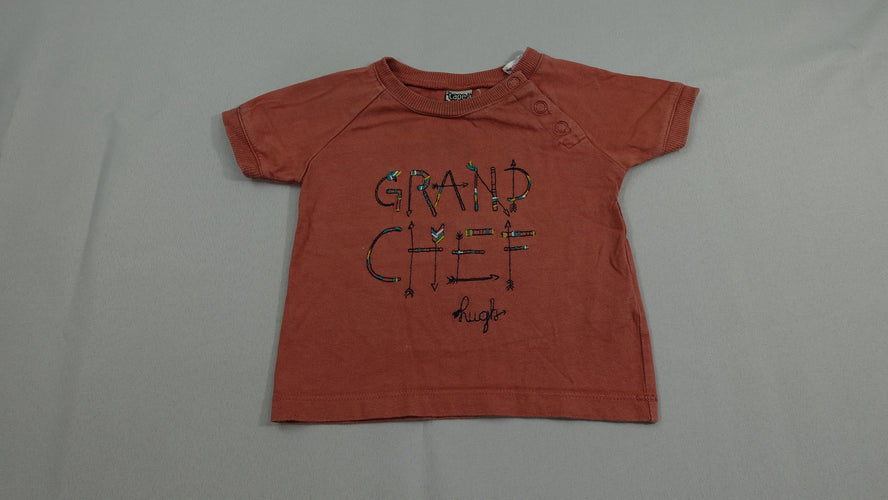 T-shirt m.c corail - inscription "grand chef" avec des flèches, légèrement bouloché, moins cher chez Petit Kiwi