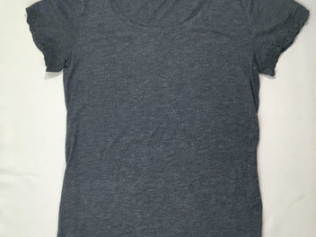 T-shirt m.c  gris chiné , dentelle aux manches et sur le dessous