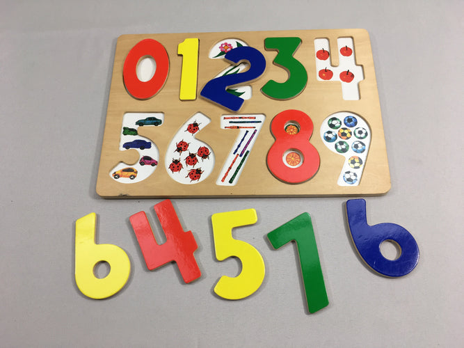 Planche puzzle bois chiffres, moins cher chez Petit Kiwi