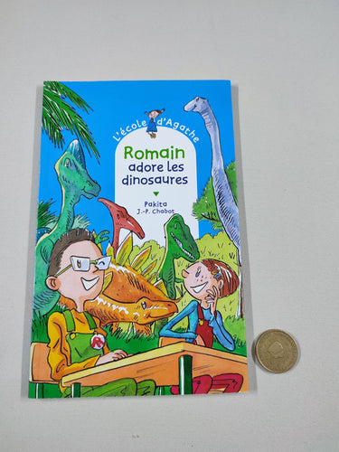 Romain adore les dinosaures - L'école d'Agathe 6+, moins cher chez Petit Kiwi