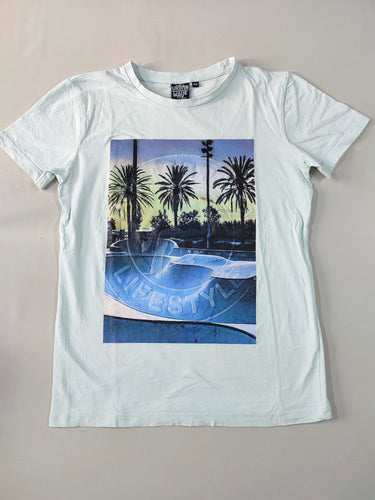 T-shirt m.c bleu clair palmiers "Lifesyle", moins cher chez Petit Kiwi