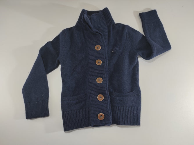 Gilet bleu marine  (60% laine, 20% angora), gros boutons bruns, petit stass, moins cher chez Petit Kiwi