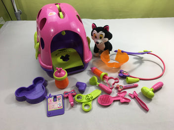 Set vétérinaire Minnie avec accessoires, quelques stickers collés dessus