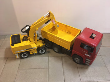 MAN TGA Camion De Chantier Et Tractopelle Articulé FR 130 1:16 - manque une vitre sur la cabine
