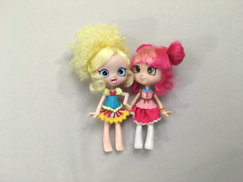 2 Poupées Shopkins rose-jaune 13cm