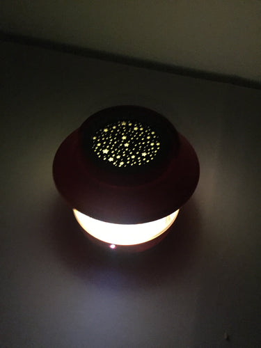 Lampe veilleuse nomade Safari projecteur rouge avec poignée, moins cher chez Petit Kiwi