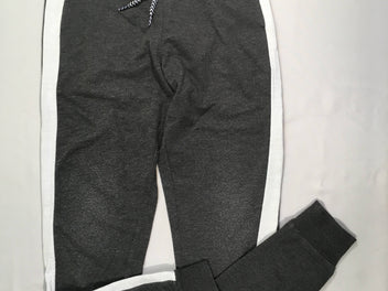 Pantalon de training molleton gris chiné, légèrement bouloché