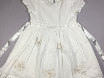 Robe m.c blanche en coton léger - ruban satiné - fleurs brodées