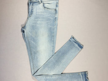 Jeans bleu clair - bas éraillé - skinny - 26 - toute petite tache sur une couture dans le bas