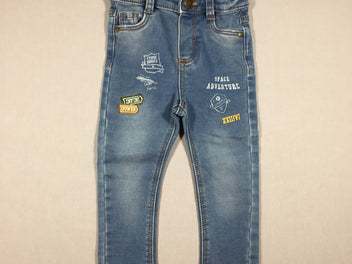 Pantalon jean écusson à l'avant et à l'arrière (B)