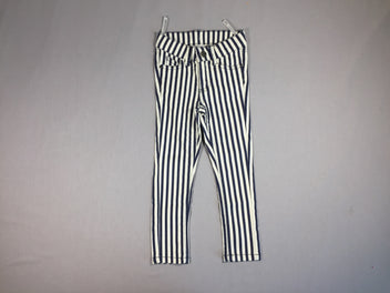 Pantalon ligné bleu marine et blanc