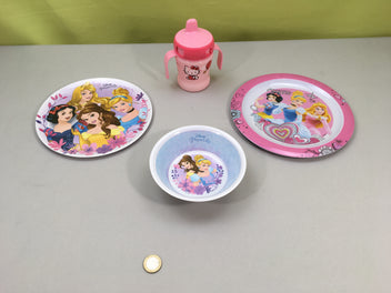 Ensemble assiettes princesses + gobelet Hello Kitty