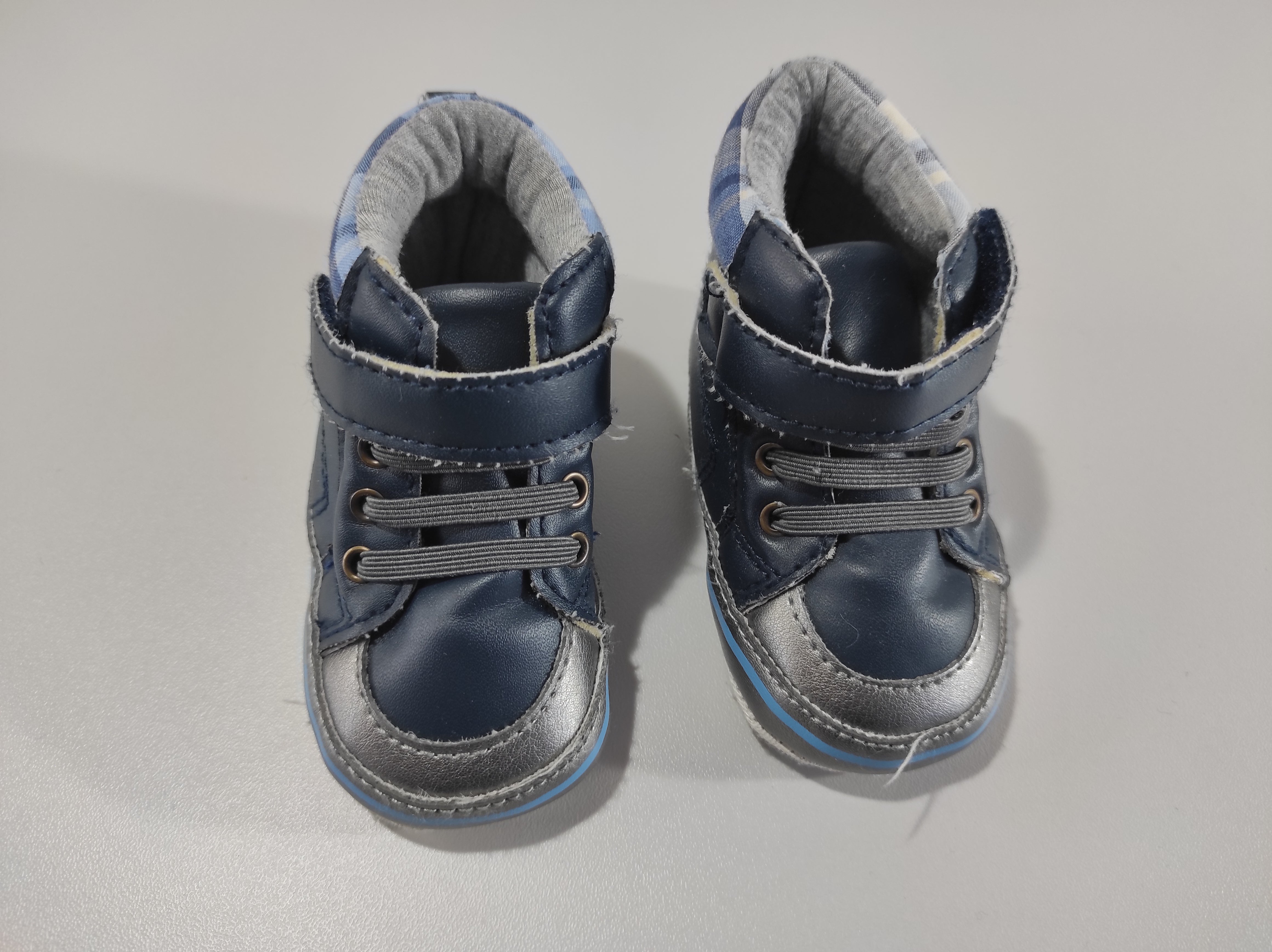 Chaussons bleu marine , argenté