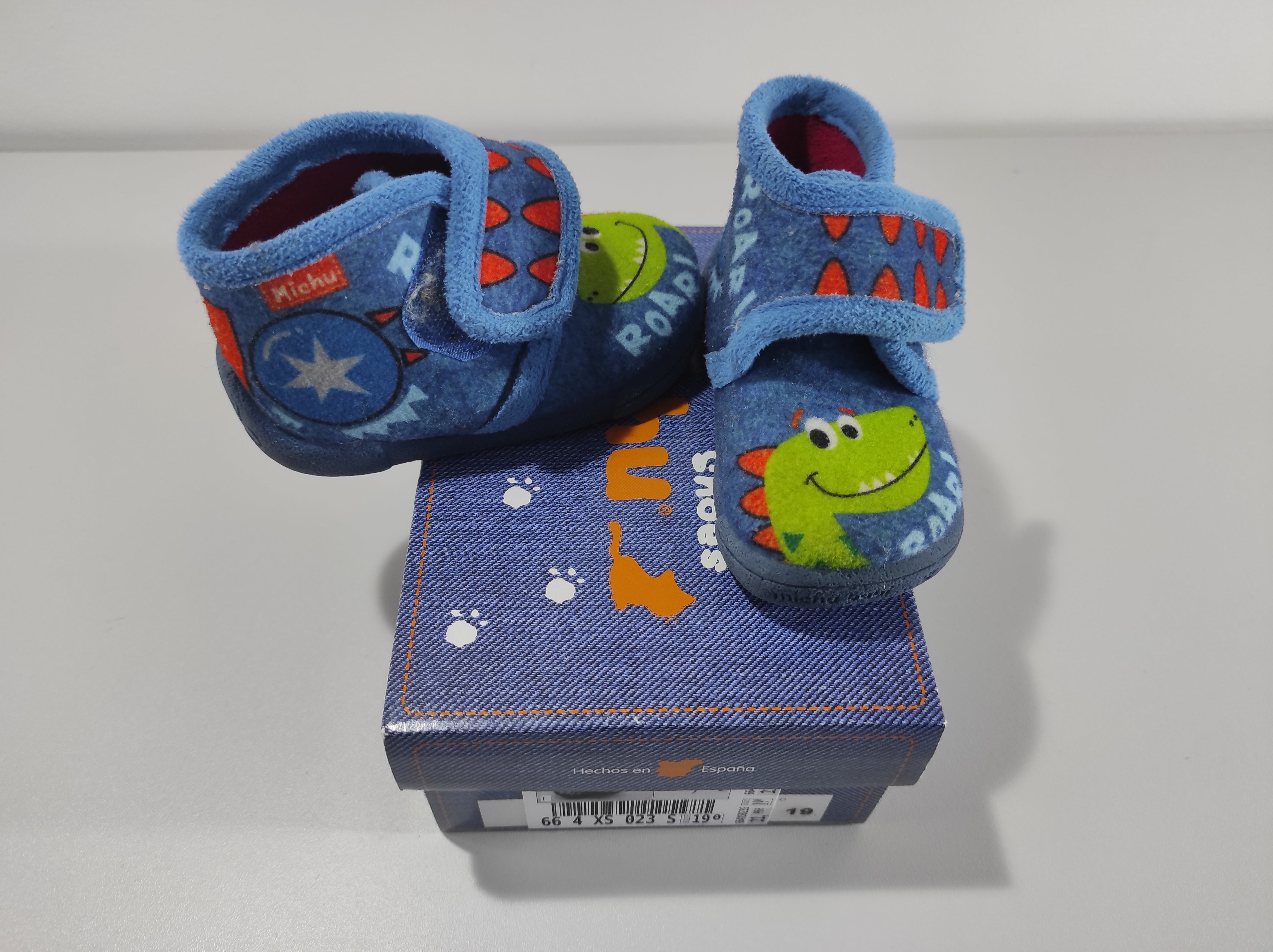 Pantoufles bleues dinosaure  à velcros -19