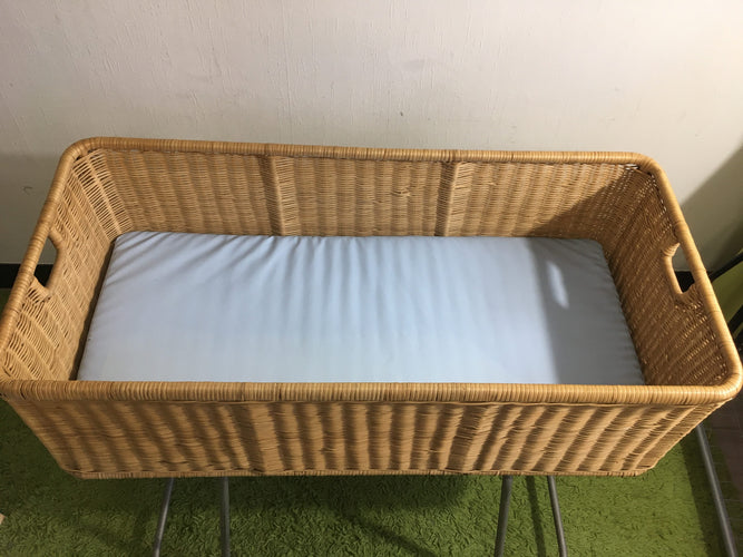 Berceau en osier à bascule avec matelas offert évolutif avec cheval à bascule, valeur neuf 400euros, moins cher chez Petit Kiwi